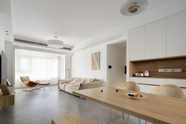 130㎡极简原木风氛围感和松弛感拉满减法设计拥有无限可能(图2)