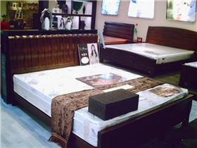 z6尊龙·中国网站：浴室柜该如何定做浴室柜定做该注意什么