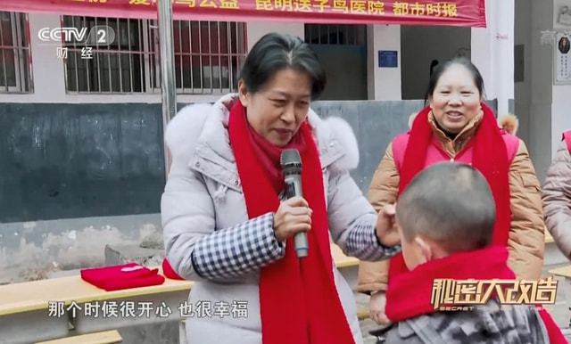 z6尊龙入口：浴室柜定制富兰克卫浴央视《秘密大改造》助力善心妈妈筑起温暖家(图5)