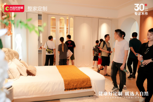 z6尊龙·中国网站：30年木作·新派美学2024广州建博会大自然家居【木作研物】馆华丽绽放(图7)