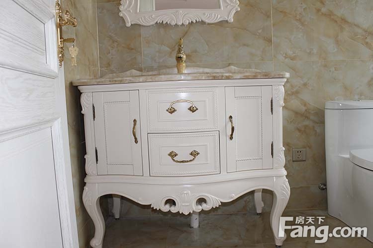 定制浴室柜好不好？实木浴室柜有哪些优缺点？