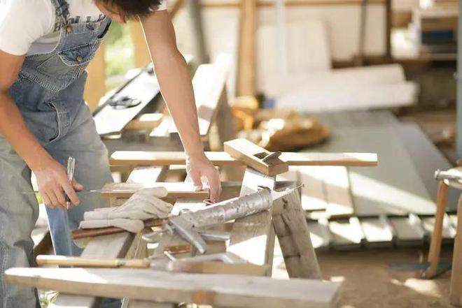 选实木多层做书柜的第10年他！弯！了！(图2)