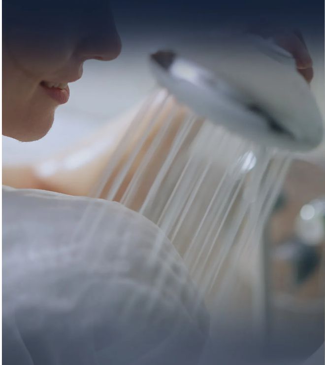 z6尊龙入口：进博会看卫浴家居硬核科技：会出泡沫的花洒；冬暖夏凉的树脂窗；会洗澡的马桶；护肤淋浴(图6)