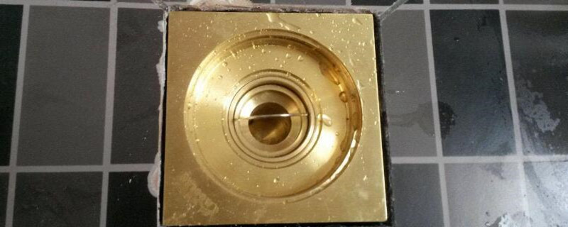 z6尊龙入口：多层实木浴室柜怕水吗