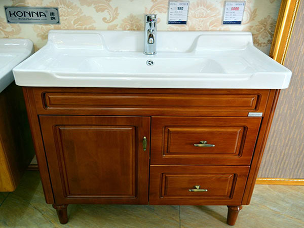 z6尊龙·中国网站：实木浴室柜好在哪里呢这就是大家选择的理由(图2)