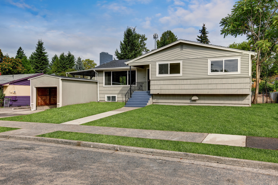 z6尊龙平台：产品横评：惠达两款实木浴室柜华贵简约皆相宜