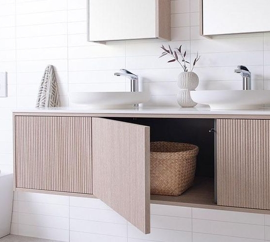 z6尊龙入口：实木浴室柜优缺点实木浴室柜好不好？