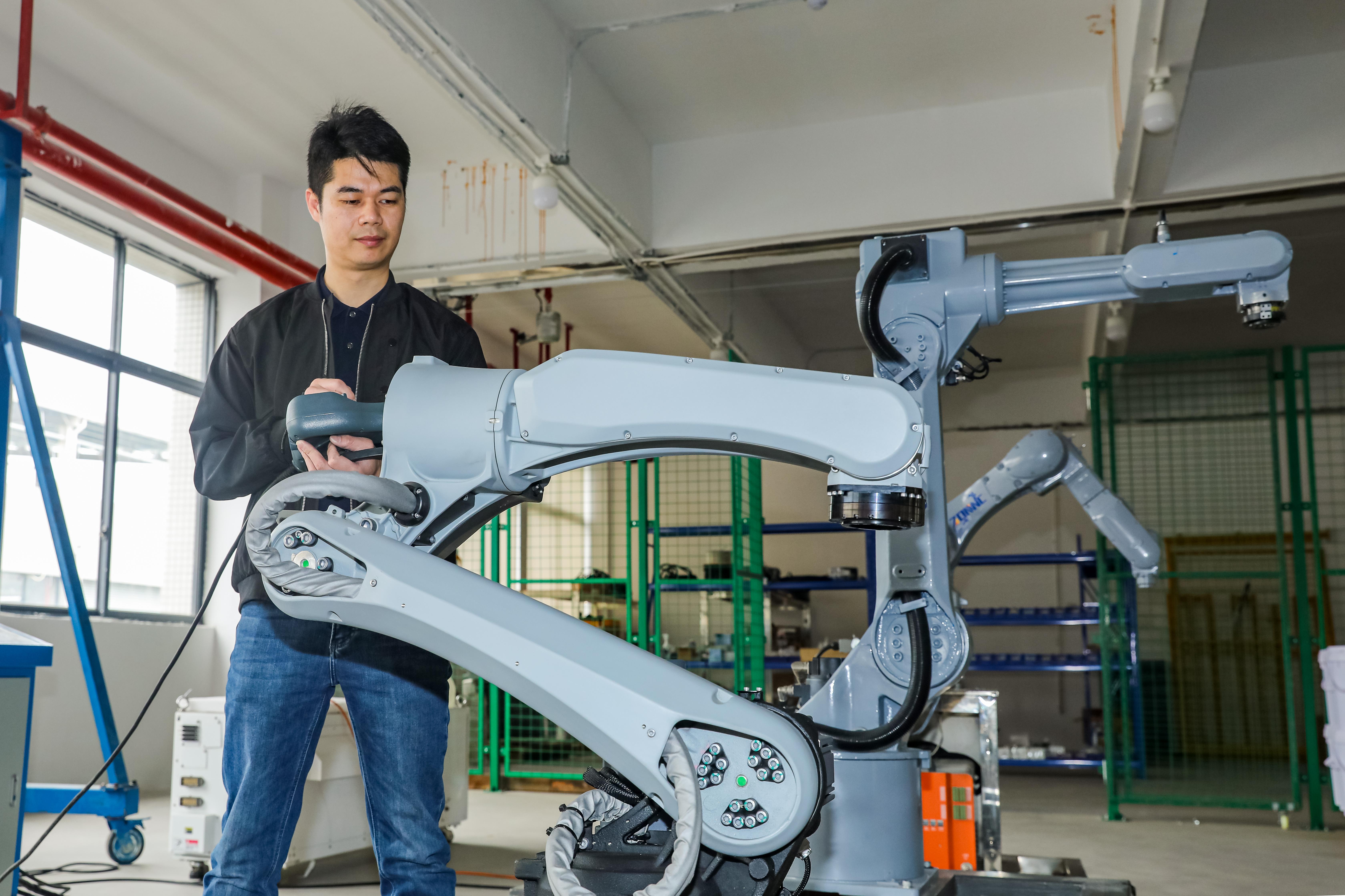 肇庆高新区“智造”机器人阔步向前