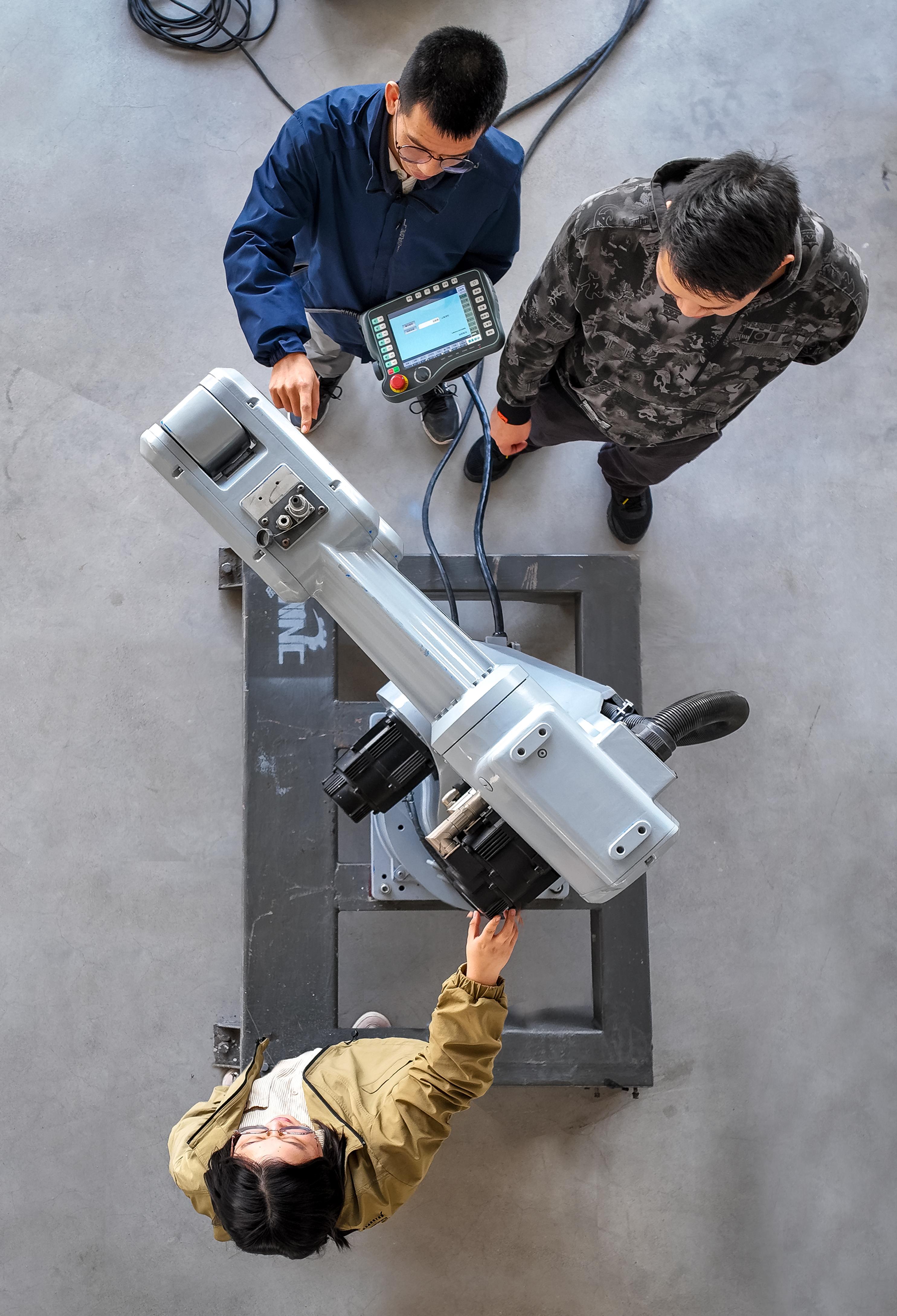 肇庆高新区“智造”机器人阔步向前(图3)