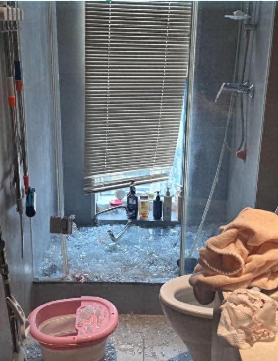 紧急避雷！洗澡时突发爆炸女子手筋被切断这“凶器”每家都有(图1)