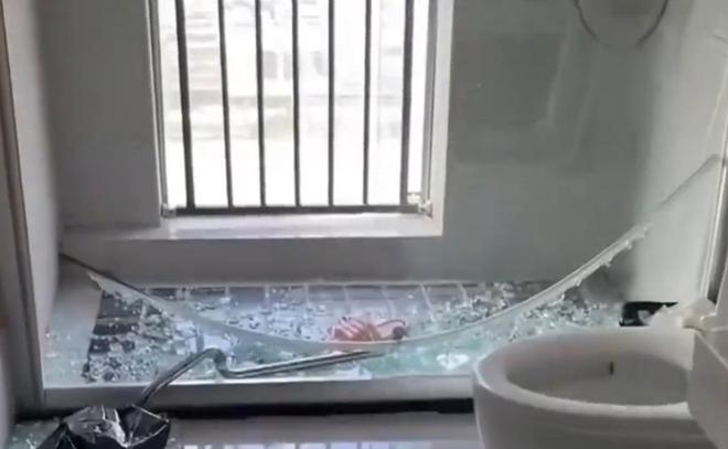 紧急避雷！洗澡时突发爆炸女子手筋被切断这“凶器”每家都有(图2)