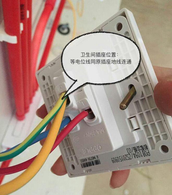 z6尊龙平台：千万别小瞧！淋浴房这个装置不装生命安全悬一线！