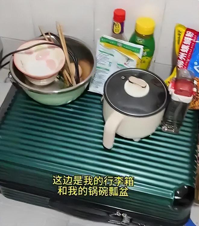 19岁女孩住厕所后续：当事人回应老板透露细节网友质疑炒作(图4)