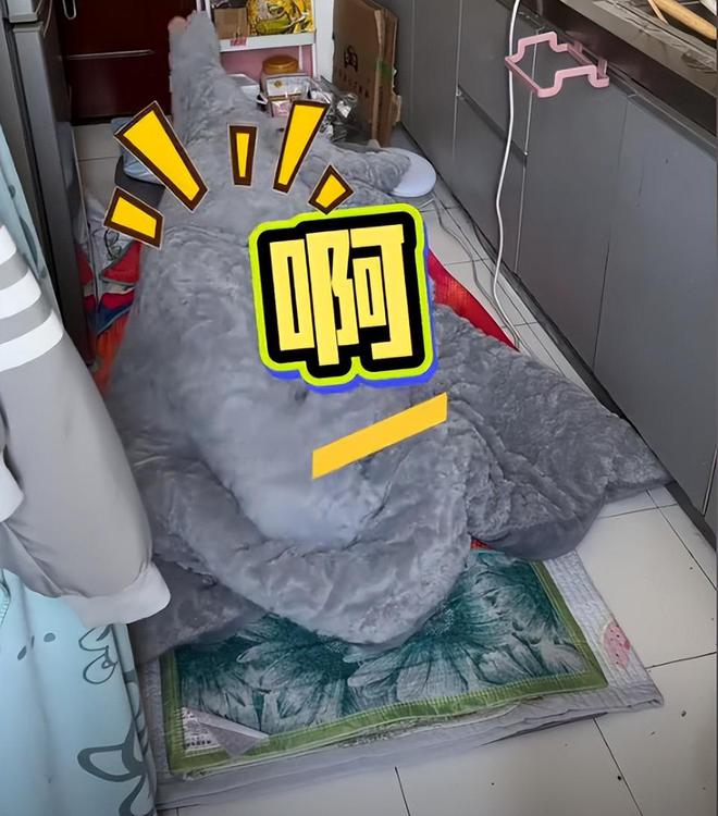 19岁女孩住厕所后续：当事人回应老板透露细节网友质疑炒作(图15)