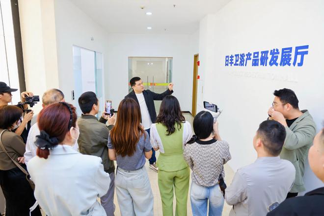 日丰卫浴获“中国金钢木浴室柜品类开创者”认证：以材料革新开启卫浴“超耐用时代”(图3)