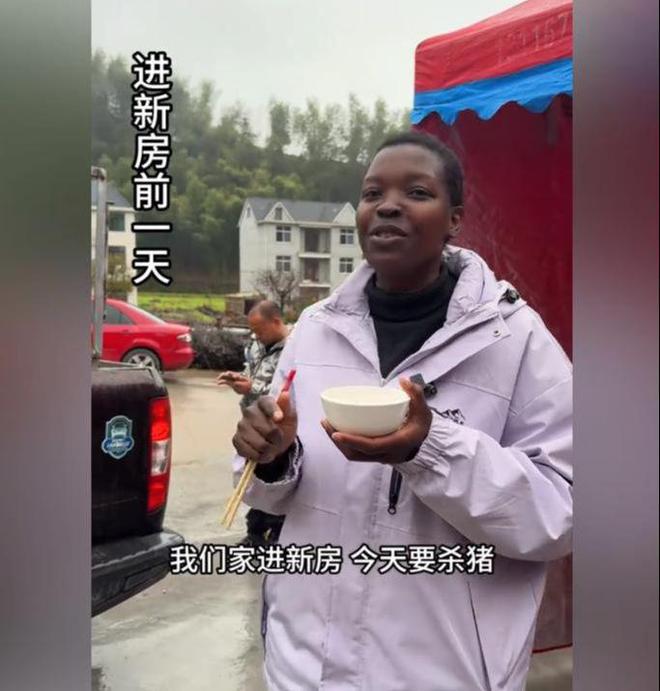 非洲媳妇rose乔迁新居三层小洋楼十分大气就连村书记都来帮忙(图4)