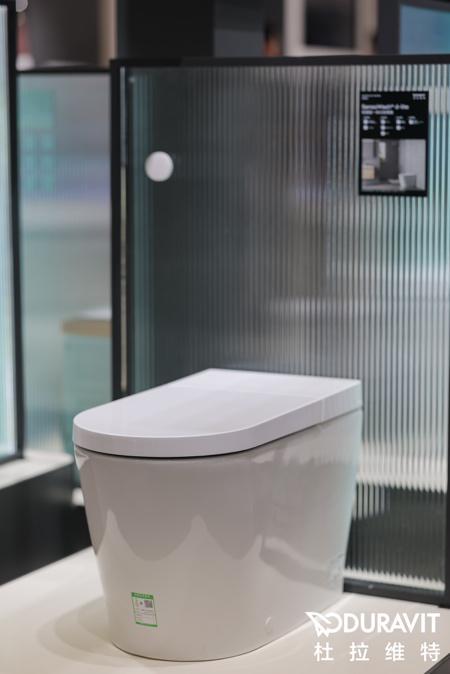 z6尊龙入口：智护此刻沁洁未来杜拉维特携新品系列亮相第29届中国国际厨卫展引领健康卫浴新风尚(图6)