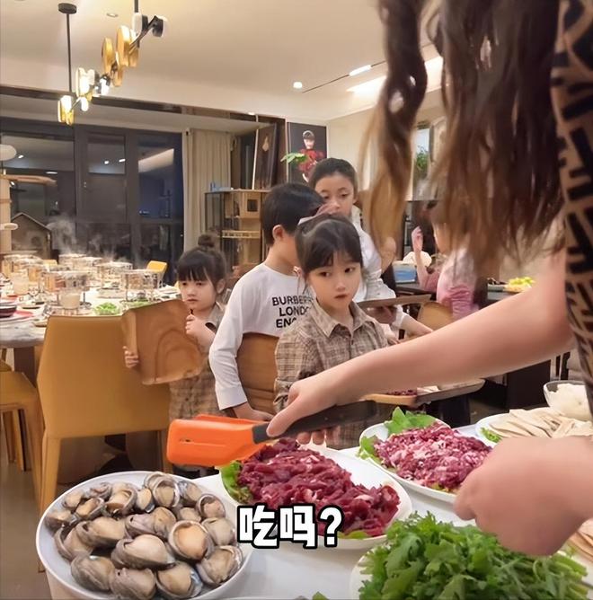 河南39岁女子连生6娃每个娃配一个保姆家教丈夫身份却不一般(图11)