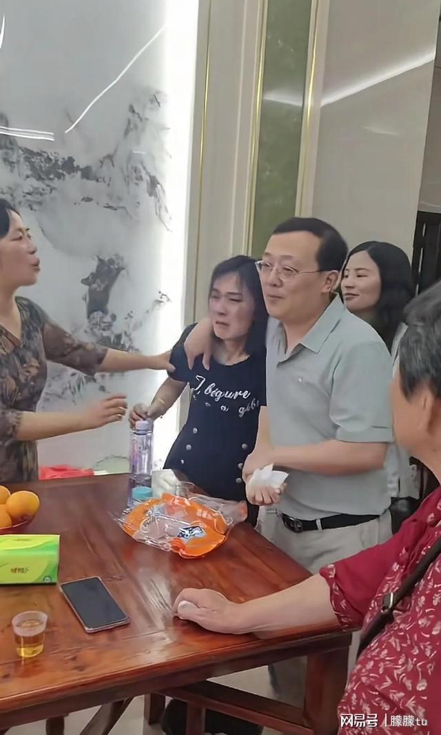 z6尊龙·中国网站：莆田农村藏富太狠！破墙里藏千万豪宅南北炫富差太大(图3)