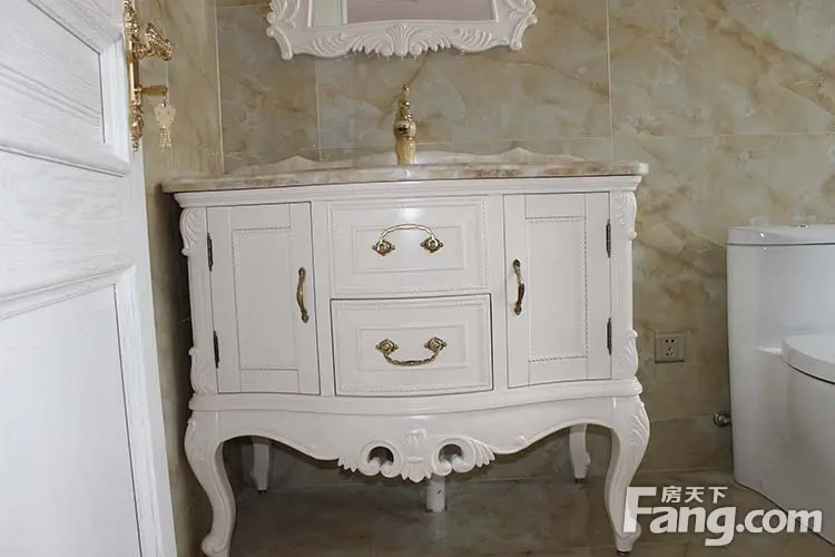 定制浴室柜好不好？实木浴室柜有哪些优缺点？