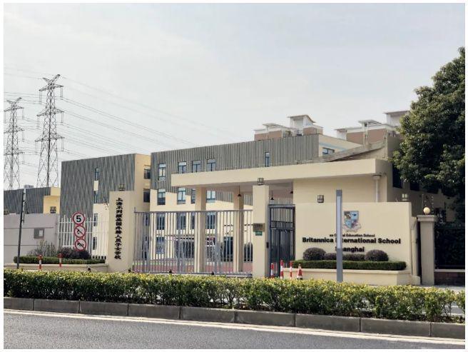 z6尊龙·中国网站：上海热搜豪宅!︎古北·壹号公馆售楼处发布：探索理想居住新境(图7)