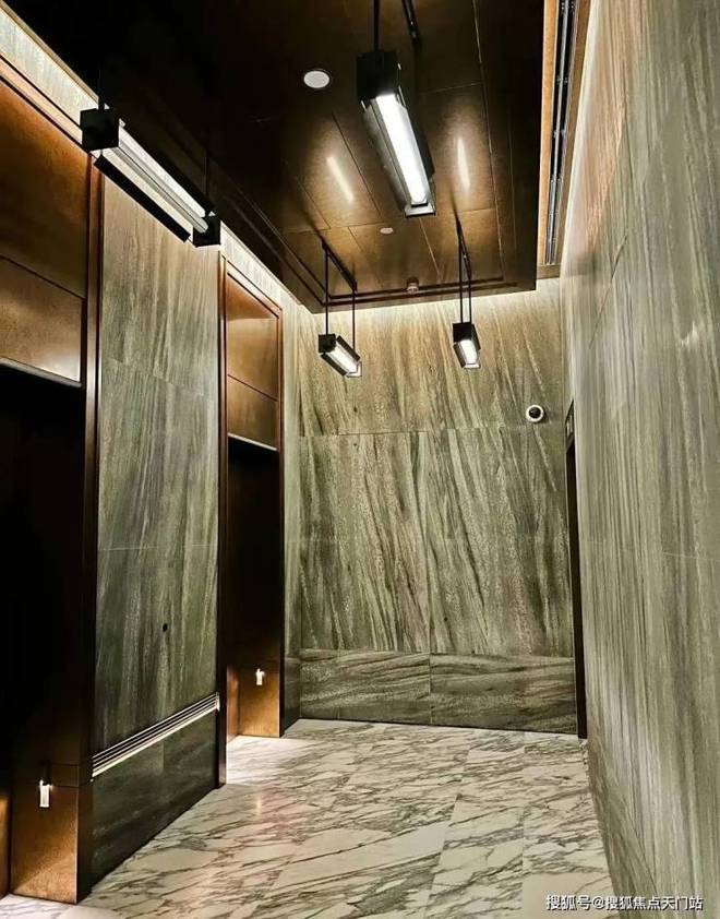 z6尊龙·中国网站：今日报道龙盛湾上售楼处发布：苏河湾龙盛湾上顶奢生活之选(图2)