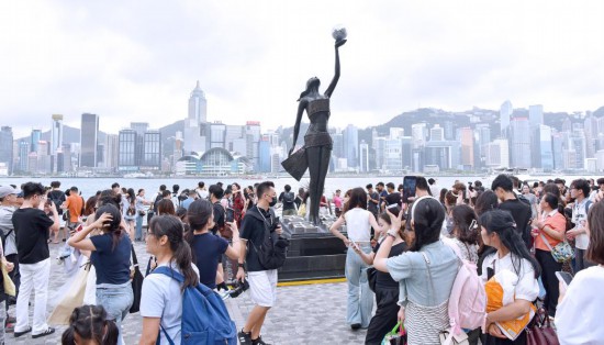 明珠更是璀璨时——2025年香港由治及兴迈出新步伐