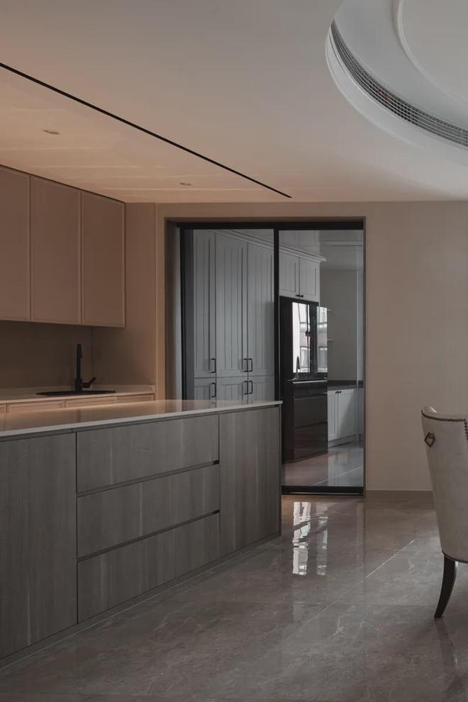 275㎡现代风大平层保留宽敞的空间格局从容舒适的生活体验！(图7)