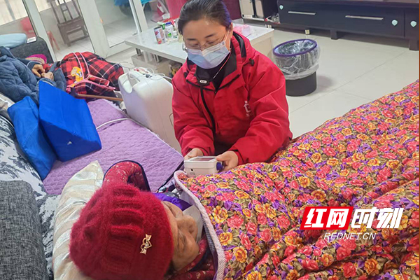 雨花·三联四融①丨寒潮中叩响“健康门”筑牢元旦“温暖防线”