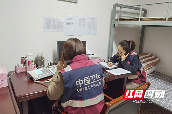 雨花·三联四融①丨寒潮中叩响“健康门”筑牢元旦“温暖防线”(图3)