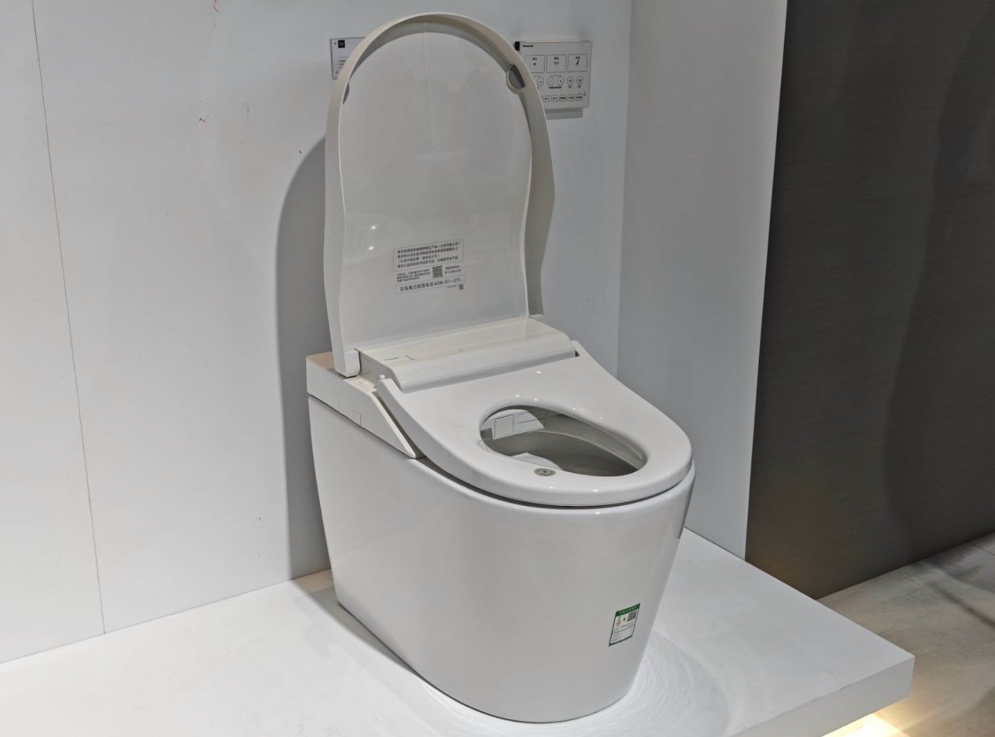 卫浴「挤」进AWE核心圈：海尔、松下各亮王牌鸿蒙智选引发新变数？(图5)