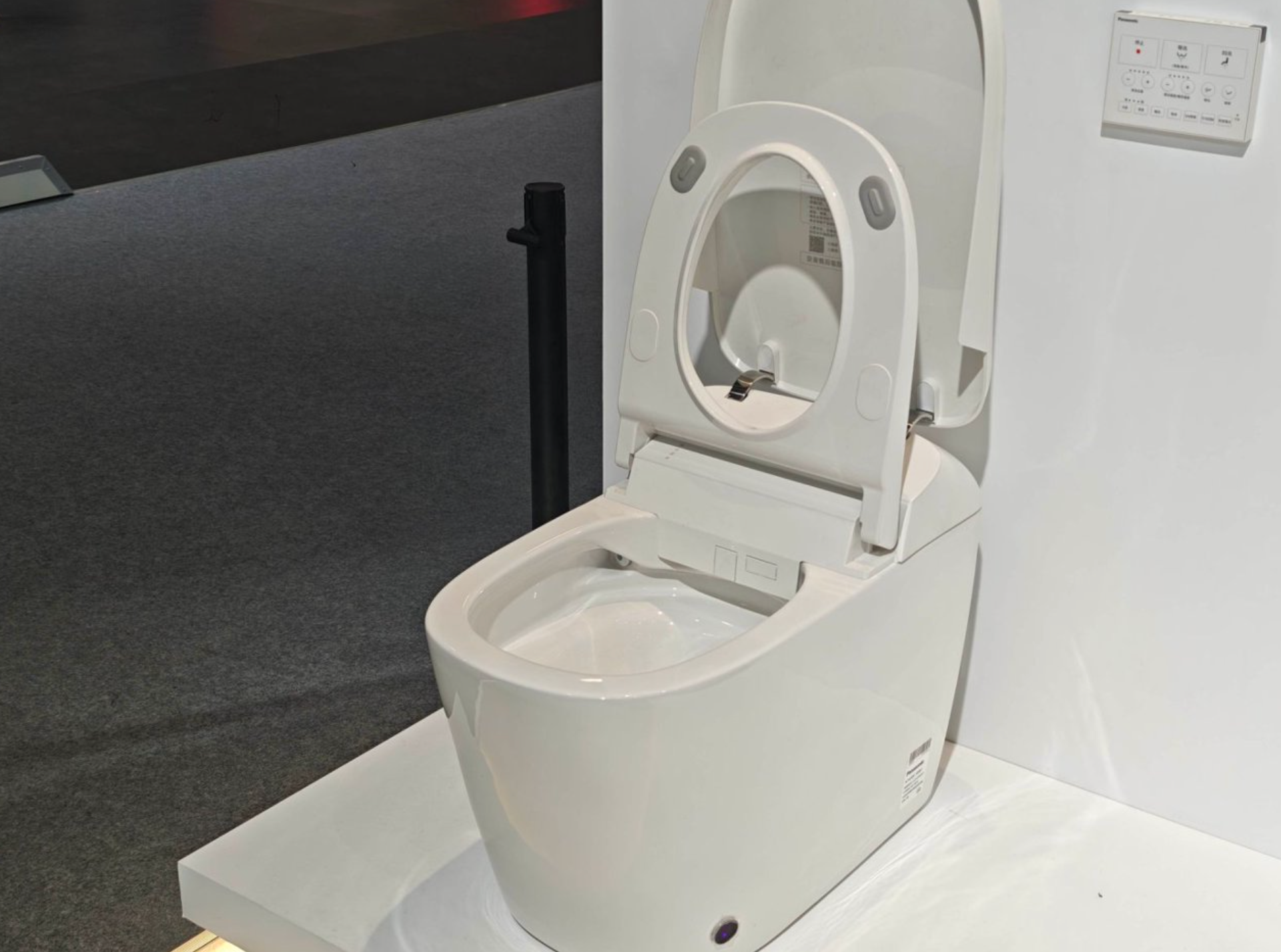 卫浴「挤」进AWE核心圈：海尔、松下各亮王牌鸿蒙智选引发新变数？(图11)