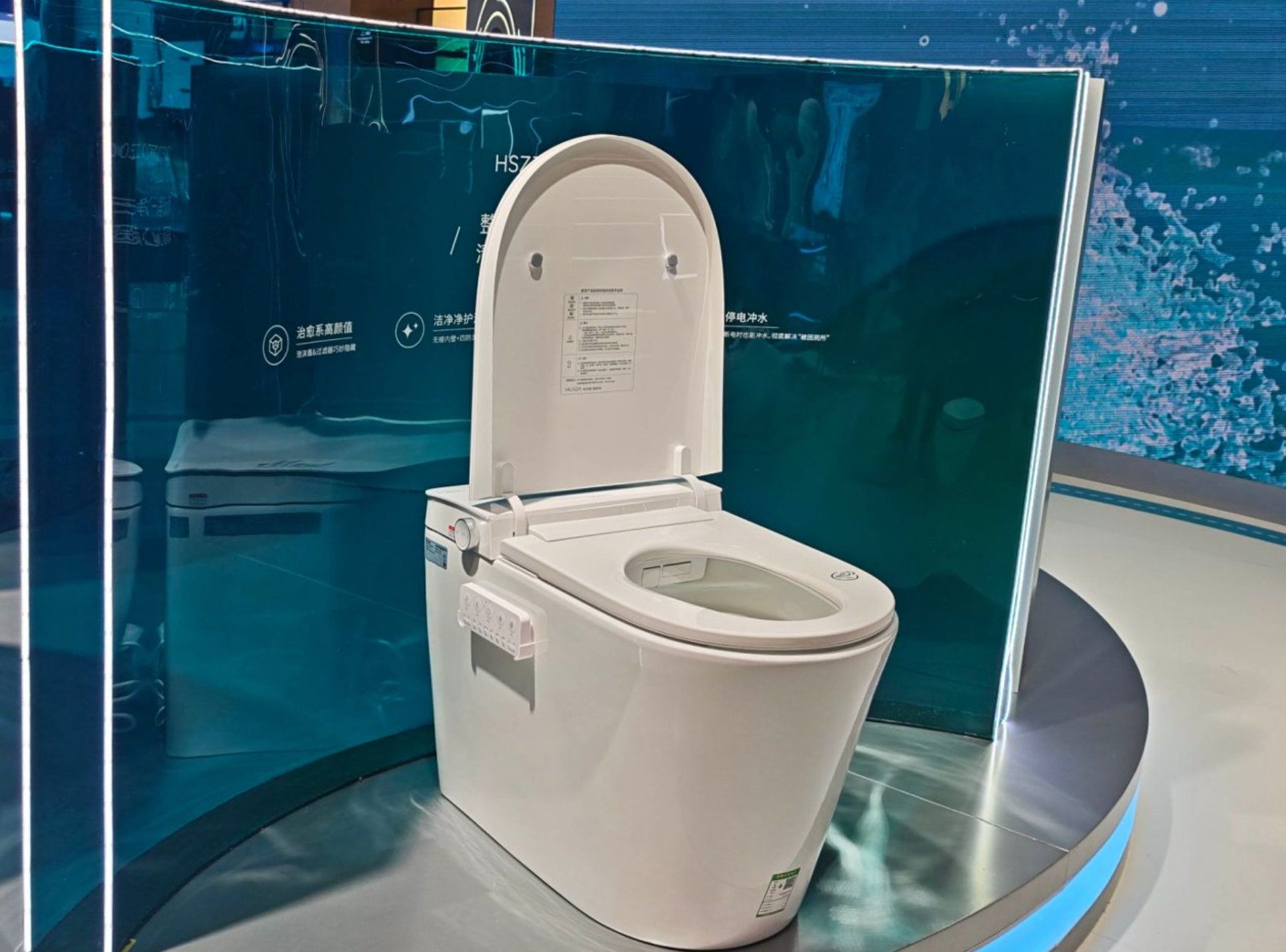 卫浴「挤」进AWE核心圈：海尔、松下各亮王牌鸿蒙智选引发新变数？(图9)