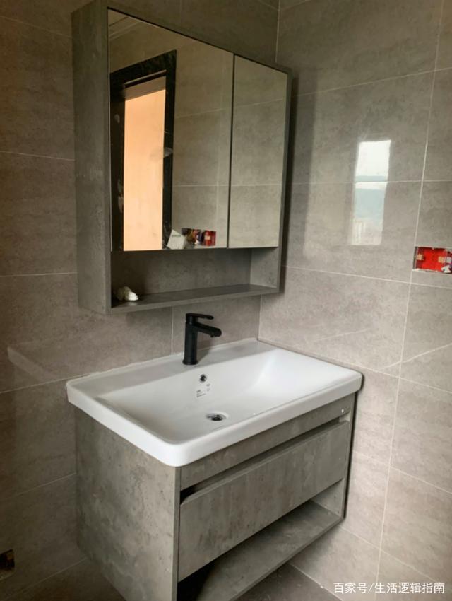 箭牌实木浴室柜组合：环保耐用储物不受潮